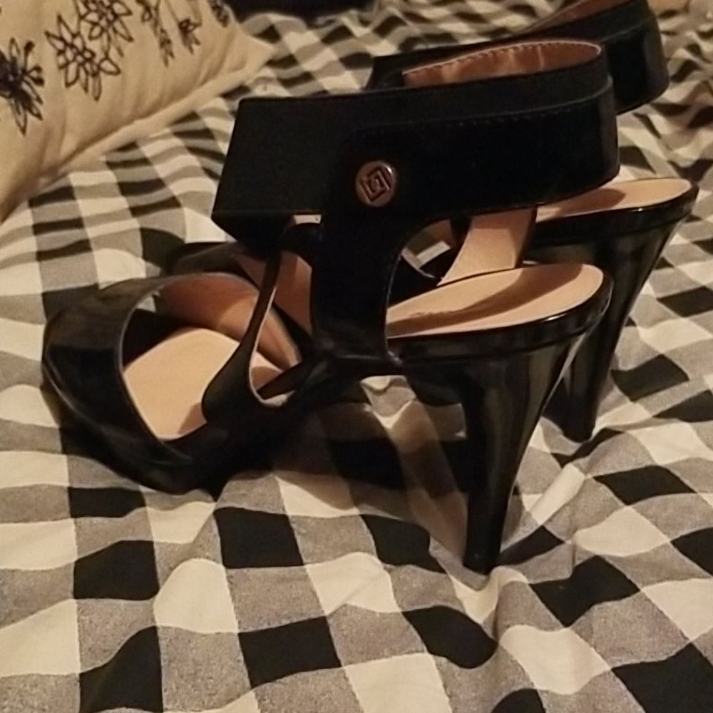 NWOT Liz Claiborne Black Heels